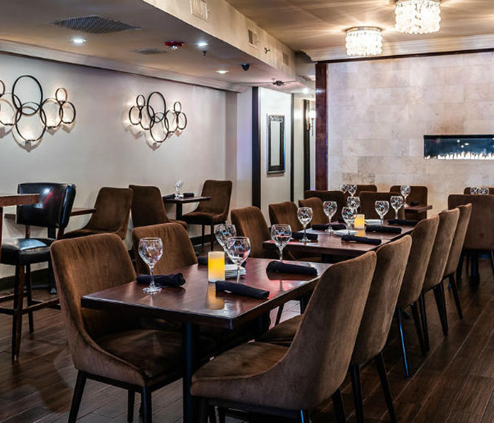 Mazi Restaurant dining room